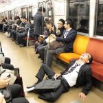 عکس های جالب از زندگی باورنکردنی کارمندان ژاپنی +عکس اخبار ژاپن, چرا ژاپن پیشرفت کرد, چرت زدن, چرت زدن کارمندان, خوابیدن در خیابان, دانستنی ها مردم ژاپن, سبک زندگی ژاپنی ها, عکس خنده دار, عکس ژاپن, عکس طنز, کارتن خواب
