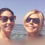 لباس همسر استراماچونی در ساحل کیش +عکس Dalila Stramaccioni, آندره آ استراماچونی, استراماچونی الان کجاست, بیوگرافی آندره آ استراماچونی, دالیلا استراماچونی, زن در ساحل, ساحل کیش, لباس ساحلی, همسر آندره آ استراماچونی