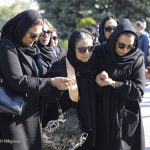 فلورا سام در تشییع پیکر همسرش مجید اوجی +عکس اسامی بازیگران فوت شده ایرانی, بیوگرافی فلورا سام, بیوگرافی مجید اوجی, تشییع جنازه افراد معروف, تشییع جنازه بازیگران, عکس تشییع جنازه, فریال اوجی کیست, همسر فلورا سام, همسر مجید اوجی