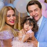 عکس قدیمی حمید شب خیز و همسرش در ایران Hamid Shabkhiz, پانته آ شبخیز کیست, حمید شب خیز چند سال دارد, حمید شب خیز کیست, خانواده حمید شب خیز, زنان قبل از انقلاب, عکس قبل از انقلاب, مالک شبکه itn, ماندانا بهراد کیست, مجریان زن شبکه itn, همسر حمید شب خیز