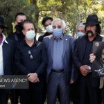عکس همسر عزت الله مهرآوران در تشییع و خاکسپاری اسامی بازیگران فوت شده ایرانی, اینستاگرام عزت الله مهرآوران, تشییع جنازه امروز, تشییع جنازه بازیگران, عزت الله مهرآوران, فرزندان عزت الله مهرآوران, همسر عزت الله مهرآوران