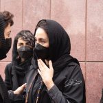 بازیگران در مراسم ختم مادر مارال فرجاد +عکس اینستاگرام مارال فرجاد, عکس های مونا فرجاد, مارال فرجاد, مسجد جامع شهرک غرب, منیژه افشاری کیست, مونا فرجاد, همسر جلیل فرجاد, همسر منیژه افشاری