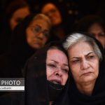 همسر و فرزندان امین تارخ در مراسم تشییع و خاکسپاری امین تارخ, بیوگرافی امین تارخ, حامد تارخ کیست, خانواده امین تارخ, دختر امین تارخ, فرزندان امین تارخ, نیما تارخ, همسر امین تارخ